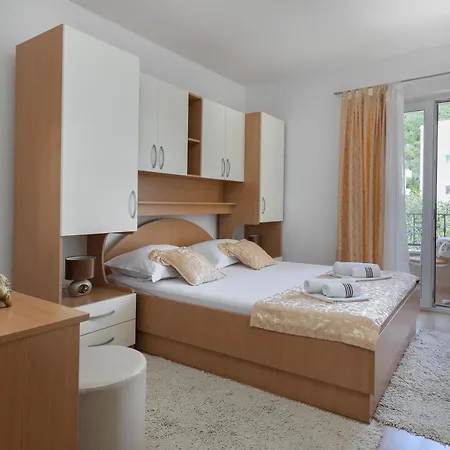 Apartments Barba Tucepi Exterior photo