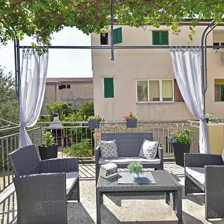 Apartments Barba Tucepi Exterior photo